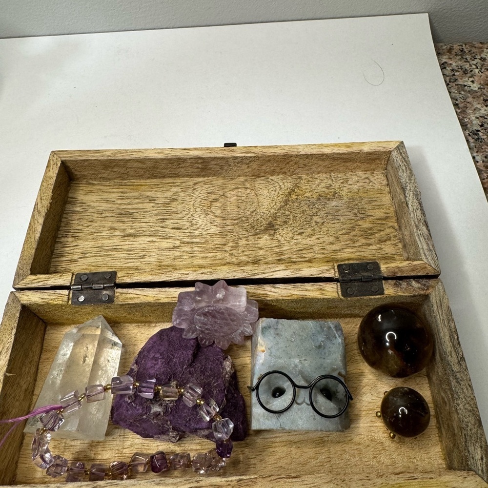 Wooden Box with Assorted Crystals - Picture 4 of 6